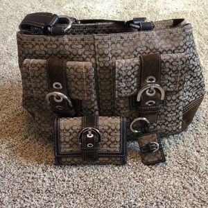 Authentic Coach Purse / Wallet / Keychain bundle!
